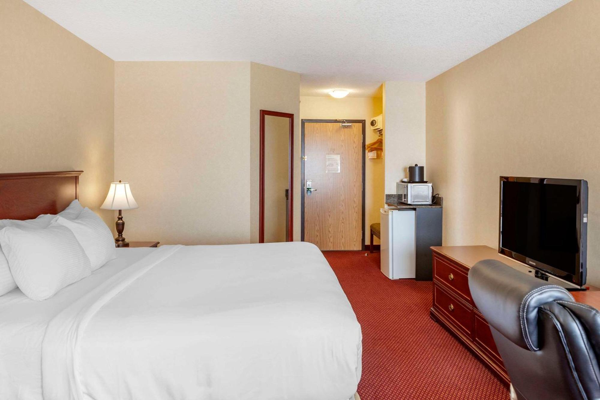 Quality Inn & Suites Edmonton International Airport Leduc Exterior foto