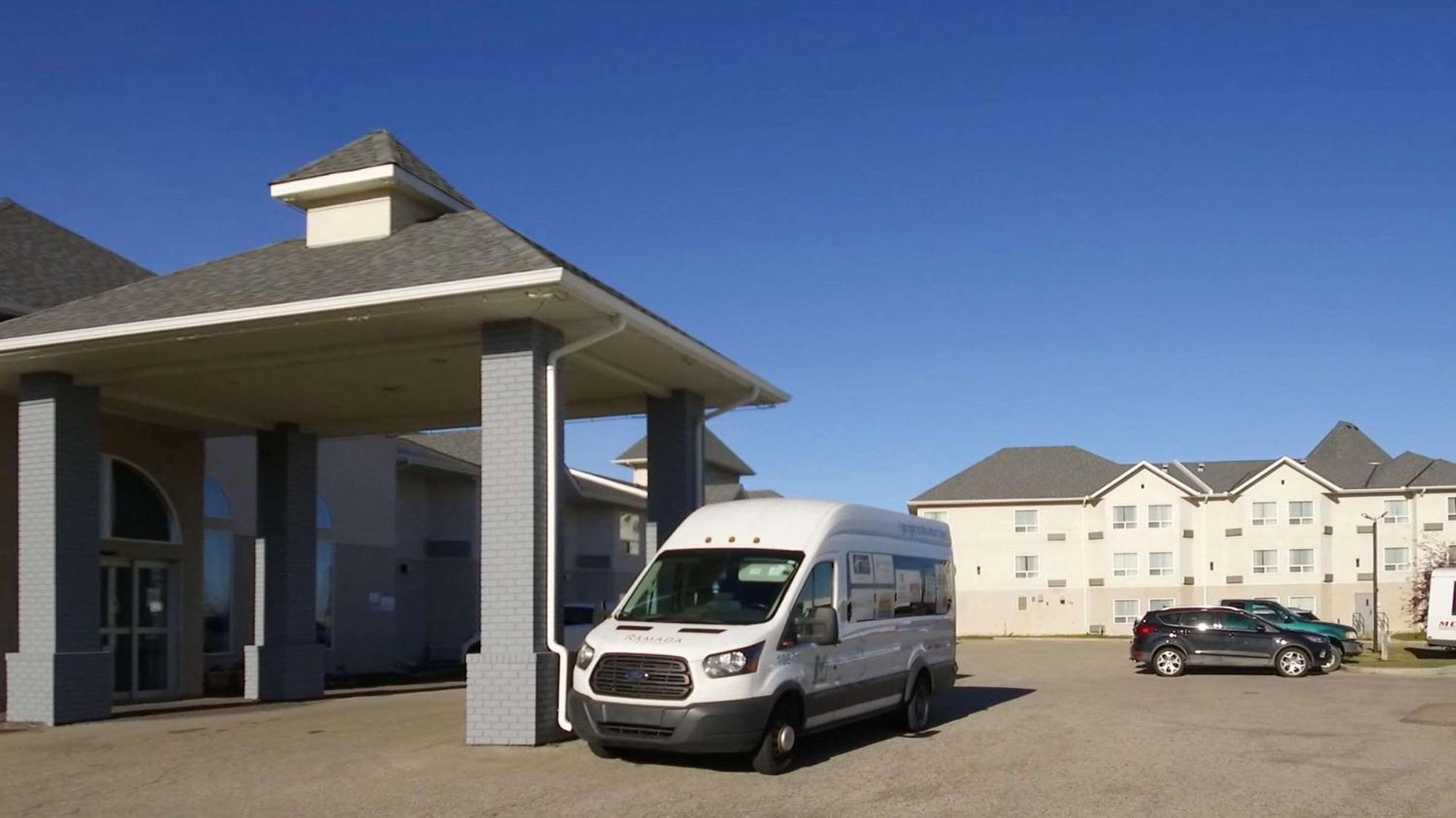 Quality Inn & Suites Edmonton International Airport Leduc Exterior foto